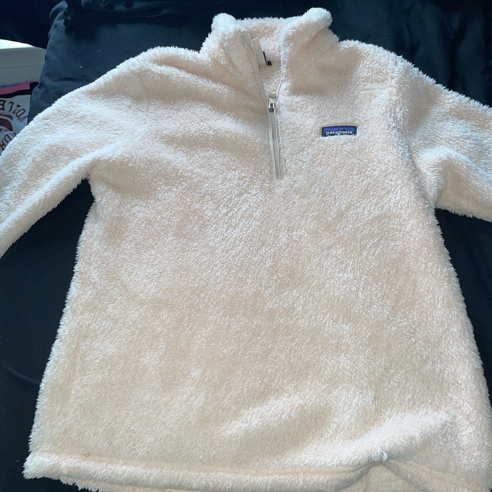 Light pink fuzzy Patagonia quarter zip, worn twice, great conditi…